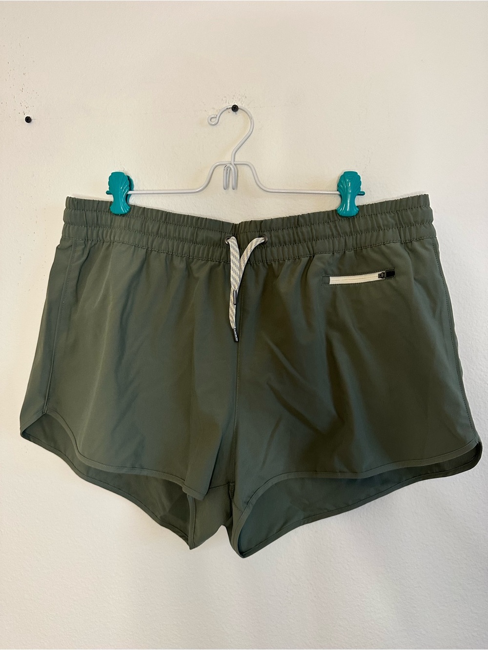 Vuori Clementine 2.0 lined running shorts EUC